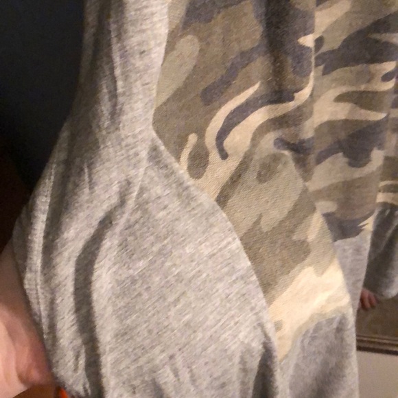 Lightly worn tee - Picture 3 of 3